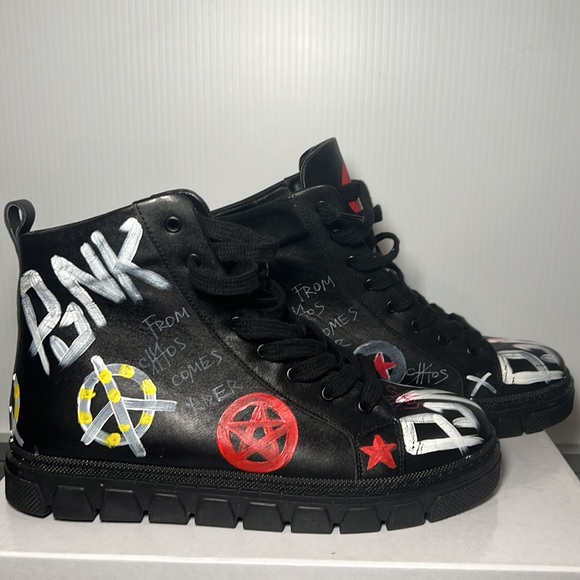 Blk Graffiti High Tops B2 Womens sz 10 - Picture 7 of 11